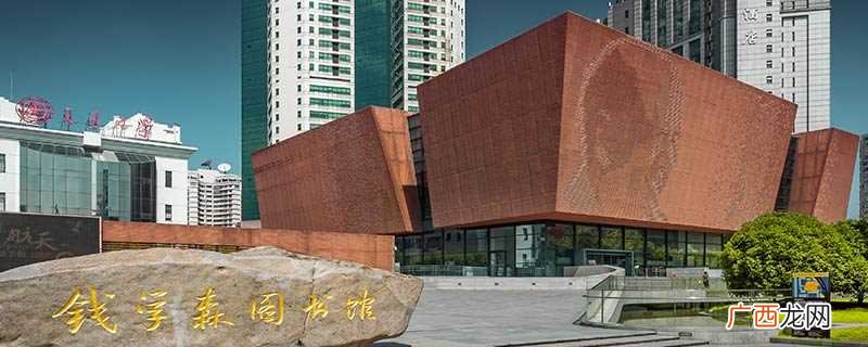 中国第一颗卫星是由钱学森为首任院长的中国空间技术研究院自行研 中国第一颗卫星是谁造的