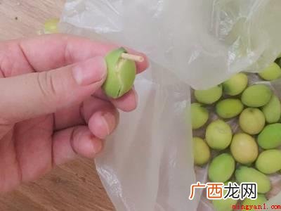 新鲜莲子怎么剥开外壳的具体操作步骤 新鲜莲子怎么剥开外壳