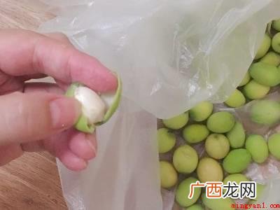 新鲜莲子怎么剥开外壳的具体操作步骤 新鲜莲子怎么剥开外壳
