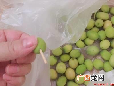 新鲜莲子怎么剥开外壳的具体操作步骤 新鲜莲子怎么剥开外壳
