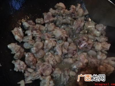 怎样爆炒牛蛙好吃的具体操作步骤 怎样爆炒牛蛙好吃
