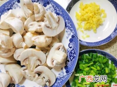 小白蘑菇怎么炒着好吃的具体操作步骤 小白蘑菇怎么炒着好吃