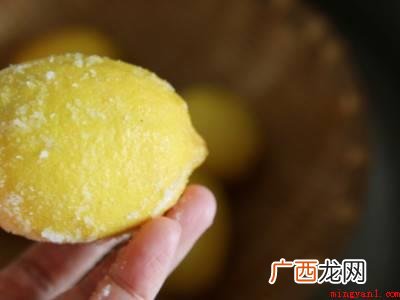 柠檬水怎幺喝的具体操作步骤 柠檬水怎么喝