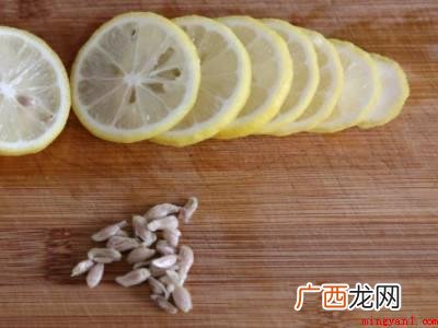 柠檬水怎幺喝的具体操作步骤 柠檬水怎么喝