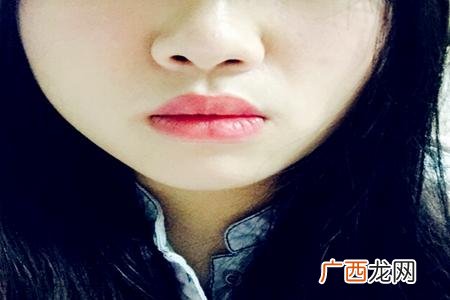 人中歪的女人面相好不好,代表什么