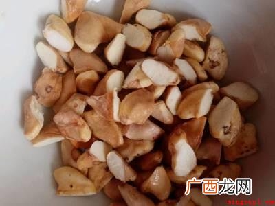 青菱角怎么吃的具体操作步骤 青菱角怎么吃