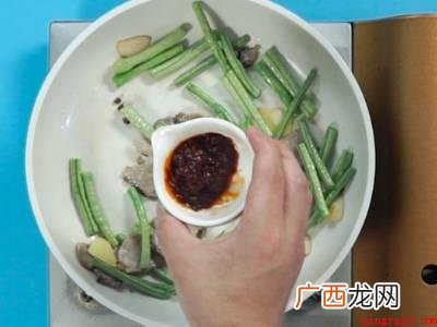 豆角炒什么的具体操作步骤 豆角炒什么