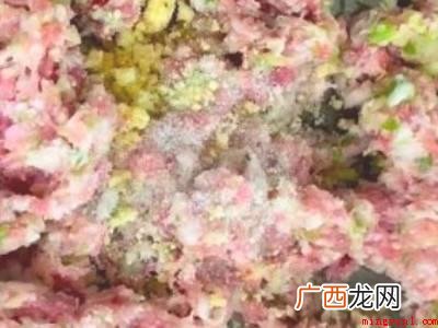青椒肉馅饺子怎样调馅的具体操作步骤 青椒肉馅饺子怎样调馅