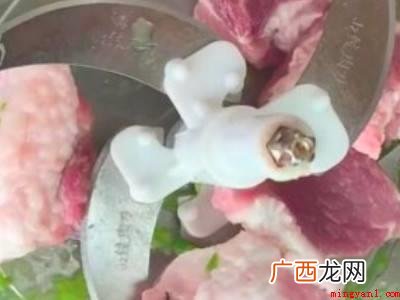 青椒肉馅饺子怎样调馅的具体操作步骤 青椒肉馅饺子怎样调馅