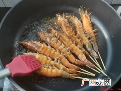煎虾怎么做才好吃的具体操作步骤 煎虾怎么做才好吃