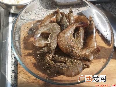 煎虾怎么做才好吃的具体操作步骤 煎虾怎么做才好吃