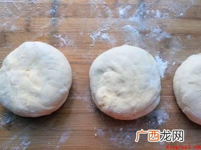 家常饼怎样烙才松软的具体操作步骤 家常饼怎样烙才松软