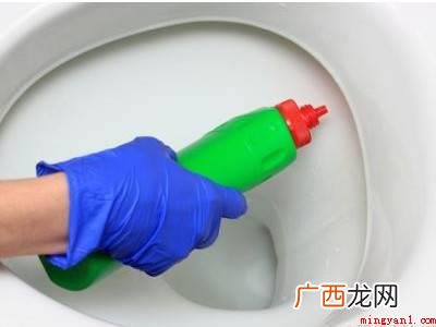 瓶装的洁厕灵怎么用的具体操作步骤 瓶装的洁厕灵怎么用