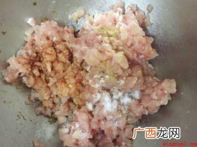 韭菜肉馅怎么调的具体操作步骤 韭菜肉馅怎么调