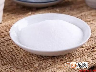 衣服用84洗变红了怎么办