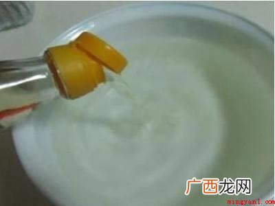 衣服发臭了怎么去臭味的具体操作步骤 衣服发臭了怎么去臭味