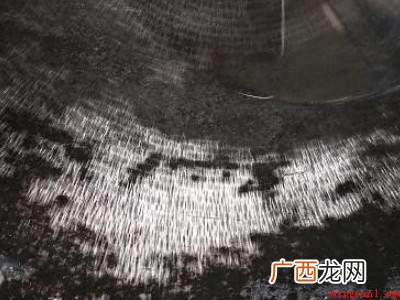 铁锅怎么清洗锅内的污垢的具体操作步骤 铁锅怎么清洗锅内的污垢
