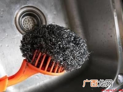 铁锅怎么清洗锅内的污垢的具体操作步骤 铁锅怎么清洗锅内的污垢