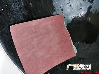 铁锅怎么清洗锅内的污垢的具体操作步骤 铁锅怎么清洗锅内的污垢