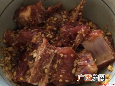 蒜蓉排骨怎么做才好吃的具体操作步骤 蒜蓉排骨怎么做才好吃