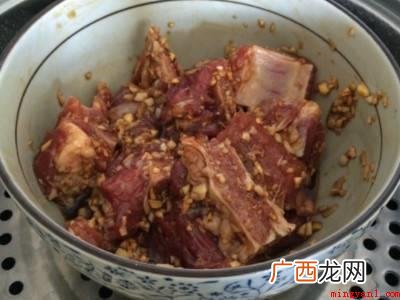 蒜蓉排骨怎么做才好吃的具体操作步骤 蒜蓉排骨怎么做才好吃