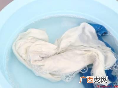 如何把深色衣服漂成浅色