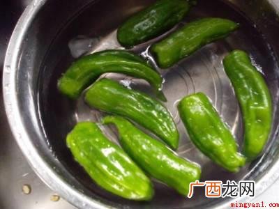 怎么让辣椒不那么辣的具体操作步骤 怎么让辣椒不那么辣