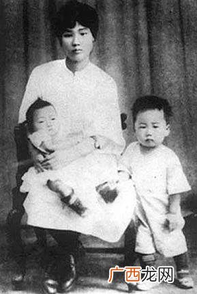 《七律｜答友人》赏析 斑竹一枝千滴泪全诗是什么意思
