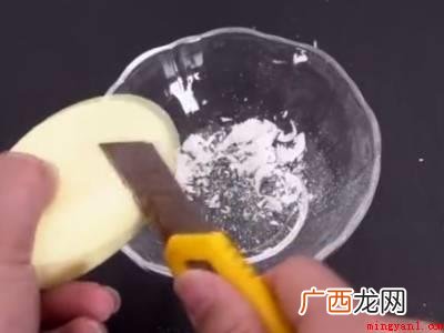 彩色衣服染色怎么洗掉偏方
