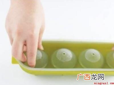 球形冰格怎么注水的具体操作步骤 球形冰格怎么注水