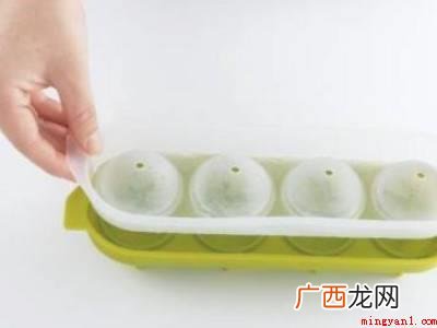 球形冰格怎么注水的具体操作步骤 球形冰格怎么注水