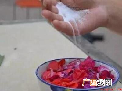 指甲花怎么染指甲步骤的具体操作步骤 指甲花怎么染指甲步骤