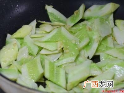 老黄瓜怎么吃的具体操作步骤 老黄瓜怎么吃