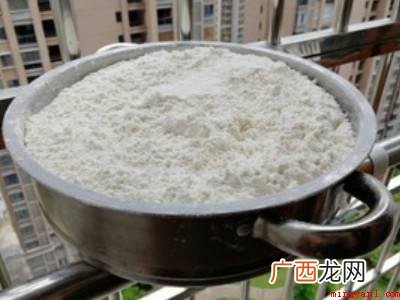 小麦粉怎么变低筋面粉的具体操作步骤 小麦粉怎么变低筋面粉