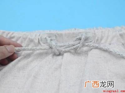 运动裤上的绳子怎么系的具体操作步骤 运动裤上的绳子怎么系