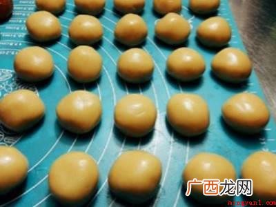 月饼皮怎么做才松软好吃