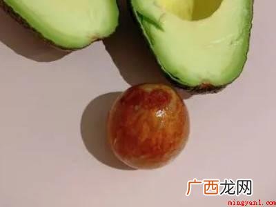 牛油果核怎么吃的具体操作步骤 牛油果核怎么吃