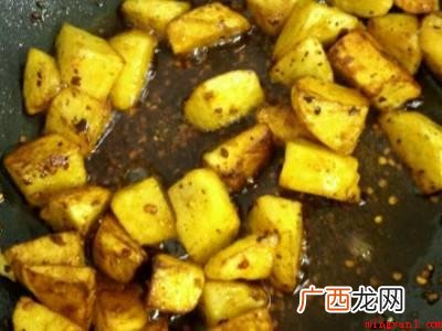 土豆块怎么炸才会酥脆的具体操作步骤 土豆块怎么炸才会酥脆