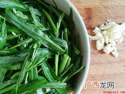 通心菜怎么炒才好吃的具体操作步骤 通心菜怎么炒才好吃