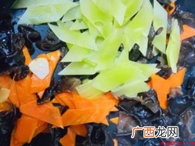 山上挖的野百合怎么吃的具体操作步骤 山上挖的野百合怎么吃