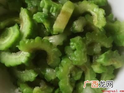 癞瓜怎么吃的具体操作步骤 癞瓜怎么吃