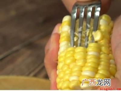 干玉米怎么快速剥的具体操作步骤 干玉米怎么快速剥