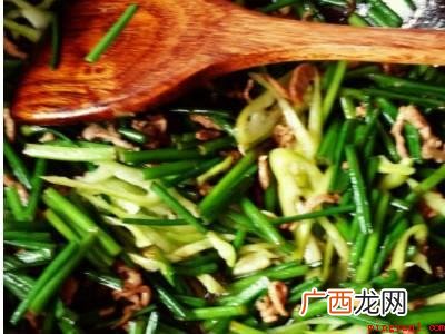 韭菜杆子怎么炒好吃的具体操作步骤 韭菜杆子怎么炒好吃