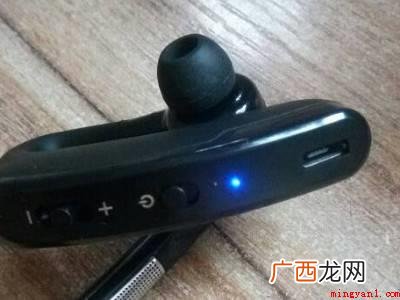 演示机型:Iphone 12 蓝牙耳机按哪里开机