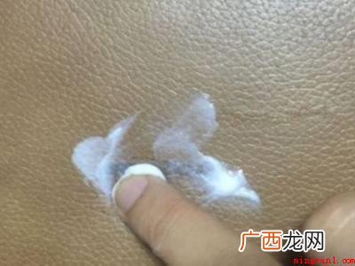 皮革上的染发剂咋去除的具体操作步骤 皮革上的染发剂咋去除