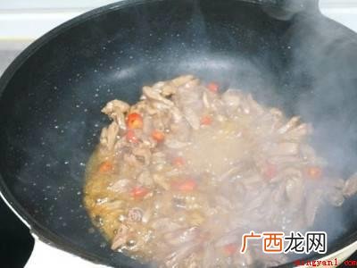 爆炒鸡心要用热水焯一下吗