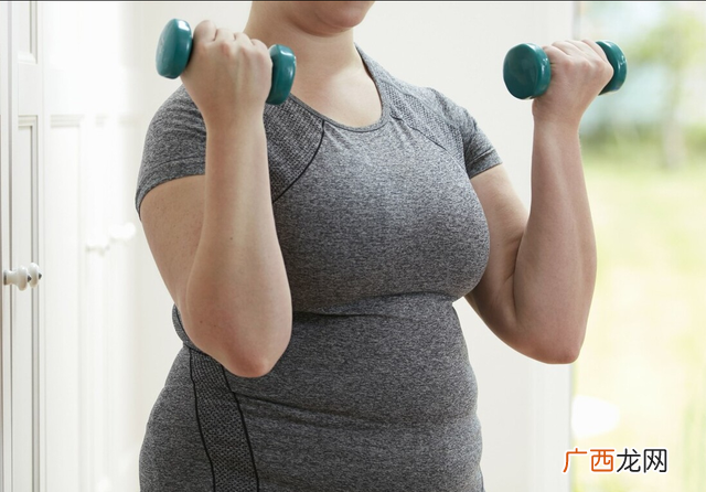 女生身高体重标准对照表 155cm女生标准体重是多少