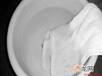 手粘胶水了怎么能洗掉的具体操作步骤 手粘胶水了怎么能洗掉