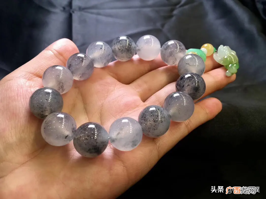 哪个更值得买 黑色翡翠有哪几种