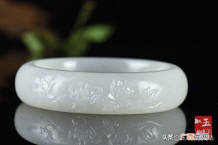 玉镯最简单鉴别方法 玉手镯怎么看真假好坏小窍门